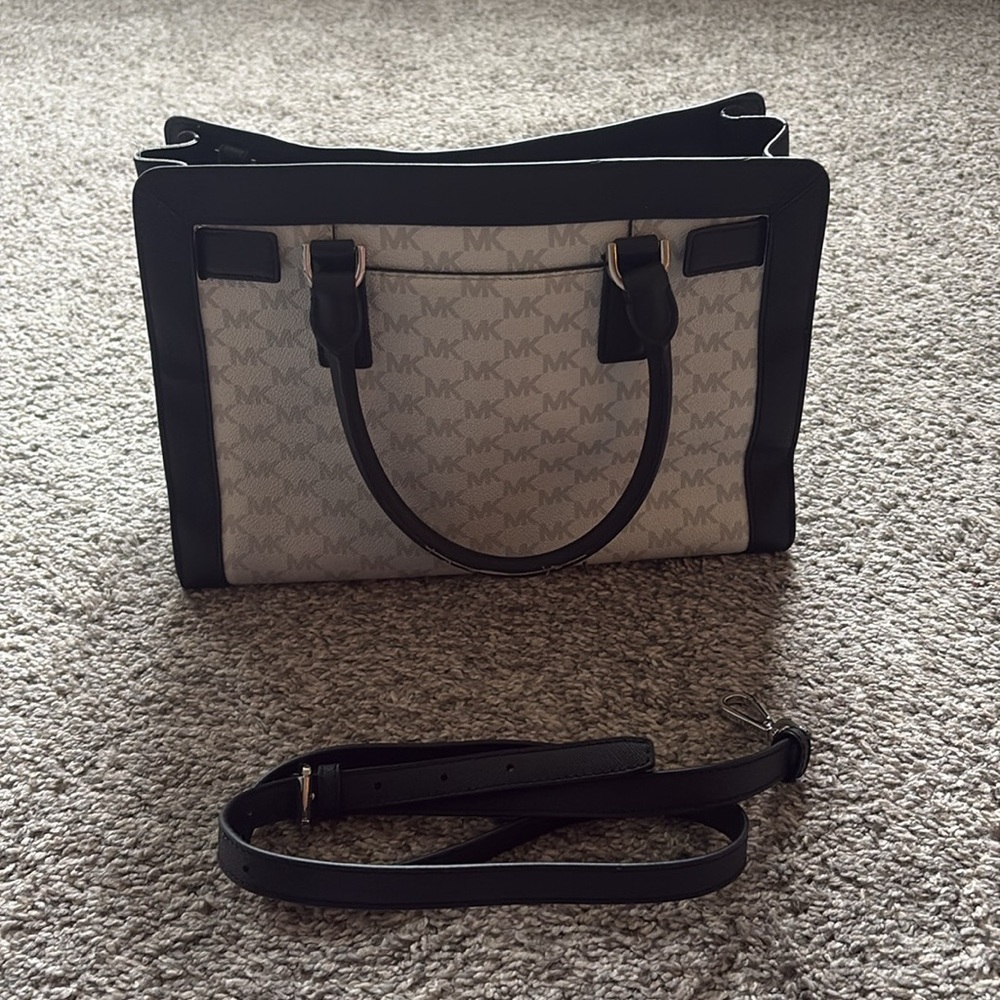 Michael Kors Black and White Purse - Picture 2 of 6